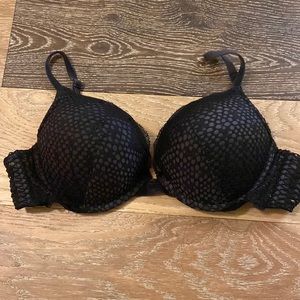 Victoria secrets bra brand new. 36B bombshell line.